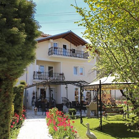 Pension Lale Peštani Buitenkant foto