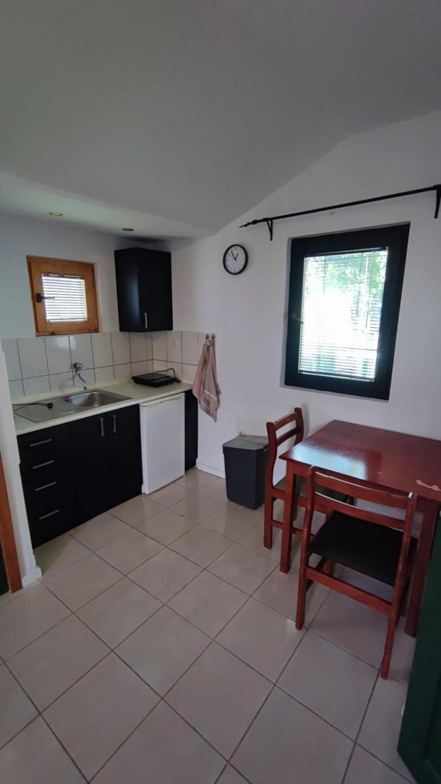 Pension Lale Peštani Buitenkant foto