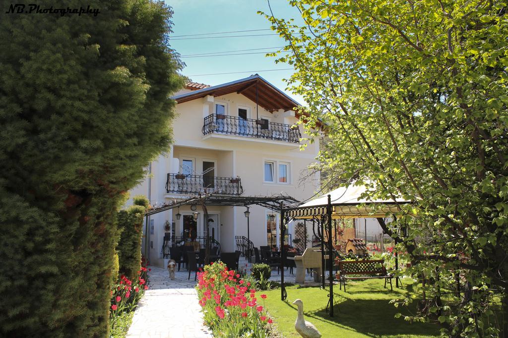 Pension Lale Peštani Buitenkant foto